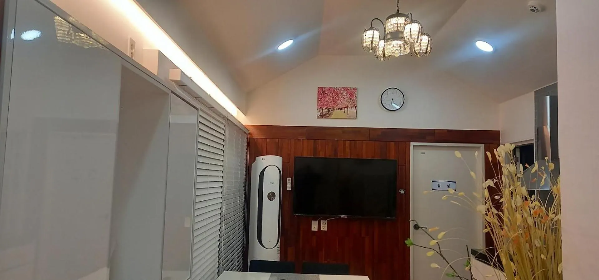Hamdeok Poolvilla Pension Lamborghini Jeju South Korea